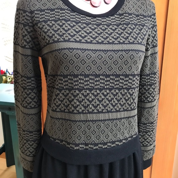 Veeko long sleeve crew neck knit sweater dress - Picture 3 of 8